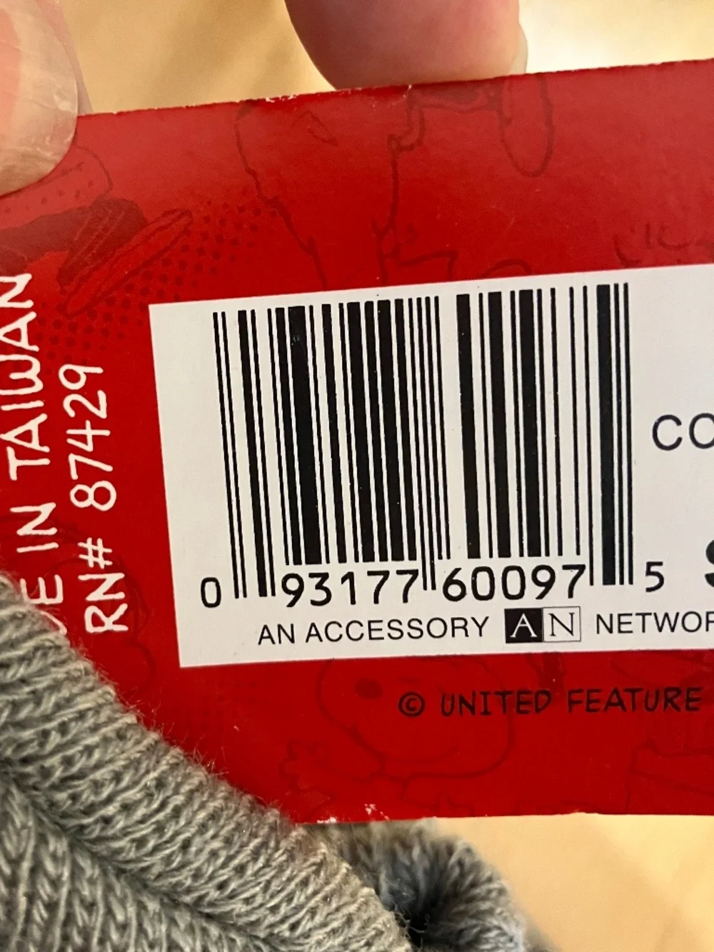 Peanuts Snoopy Youth Beanie or Toque and Glove Set